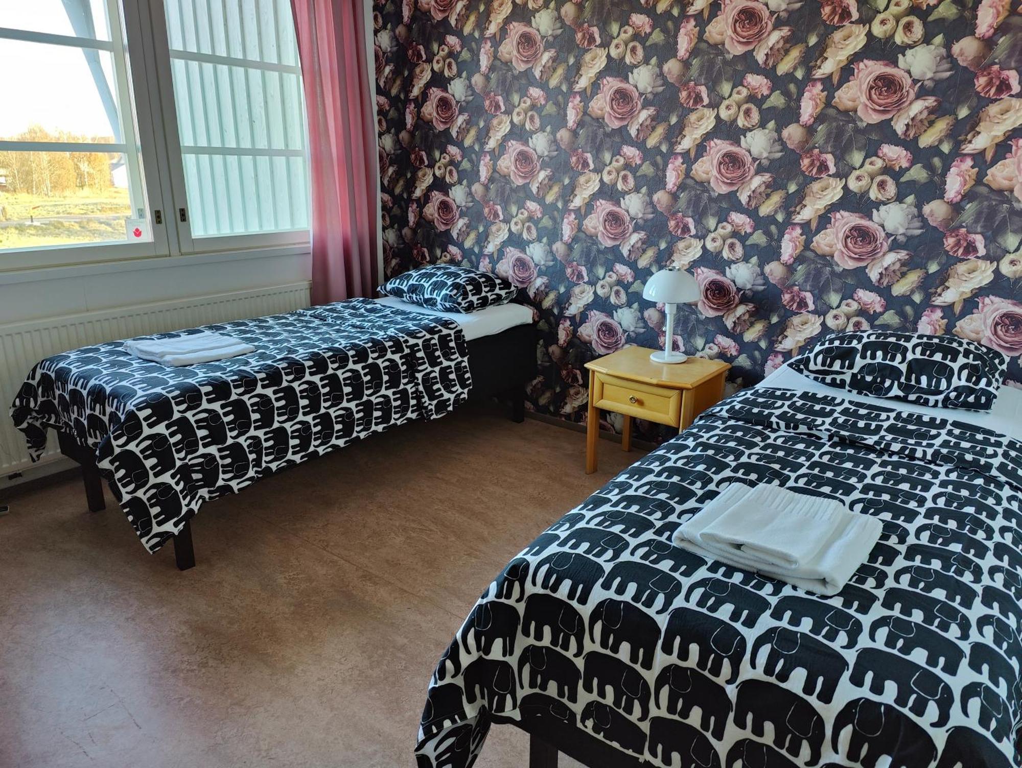 Hotelli Kaustinen Екстер'єр фото